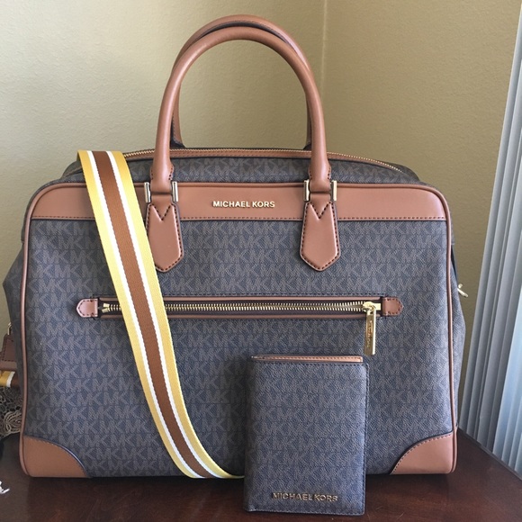 Michael kors travel bag luggage with passport case - Picture 2 of 8